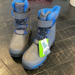 NWT Kids Snow Boots Size 7